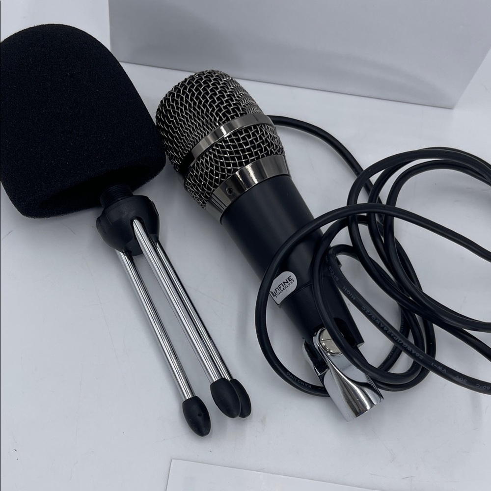 White VR Accessory - Picture 4 of 4